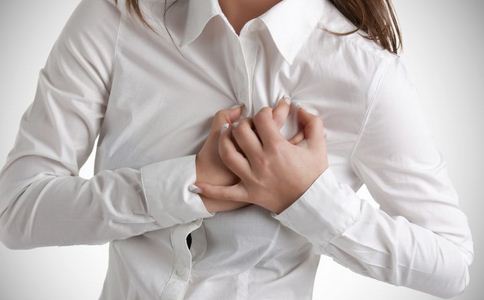 乳房溢乳是怎么回事